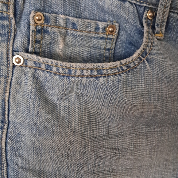 Levi's Women's Light Blue Denim Shorts - Picture 7 of 8